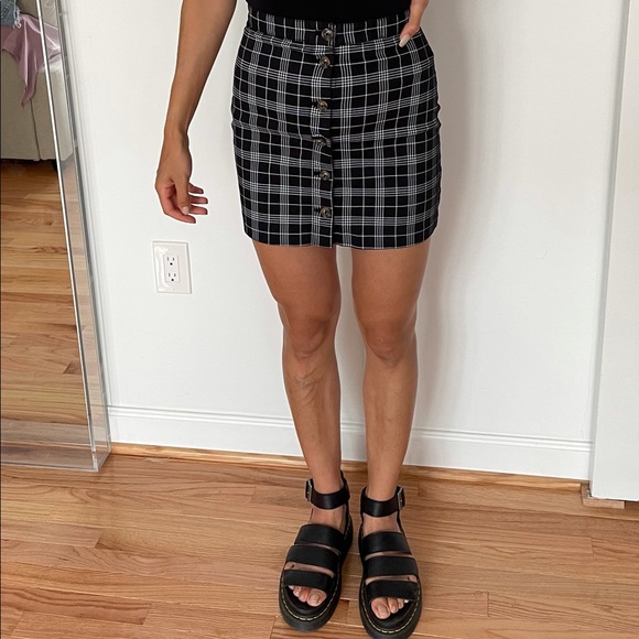 H&M Dresses & Skirts - H&M women’s skirt, size 4